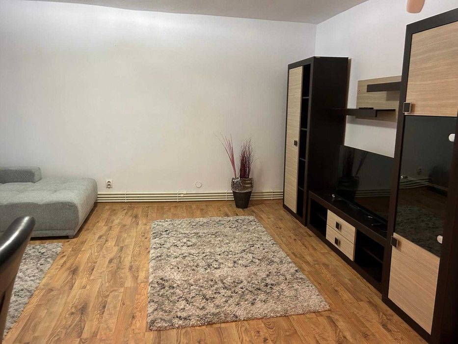 Apartament cu 3 camere de inchiriat