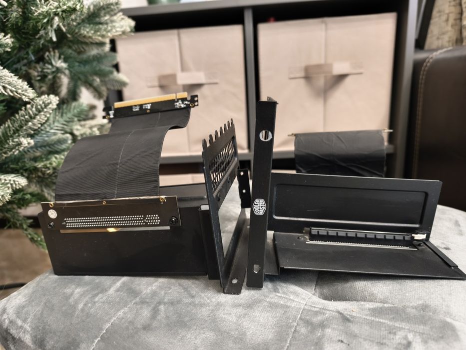 Bracket de montare verticala GPU Cooler Master