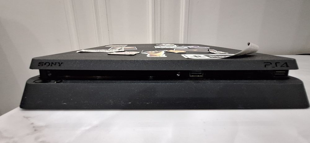 Playstation 4 slim