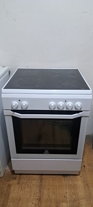 Плита электрическая стекло керамика Indesit