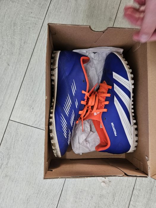 Vând adidas predator de fotbal sintetic/gazon mărimea 39