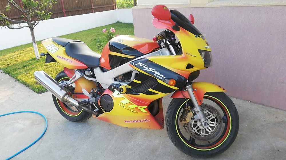 Motocicleta Honda VTR 1000 firestorm