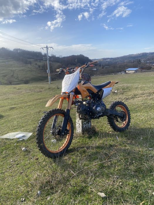 Vind criss de 125cc cu motor nou