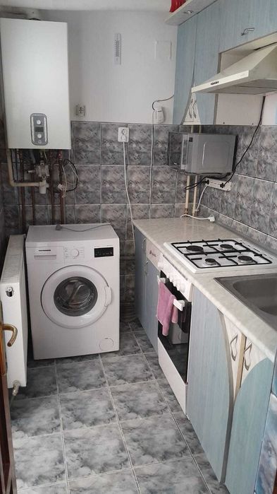 Se închiriază apartament 200e