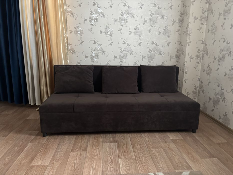 Диванв хорошем состояний,самовывоз