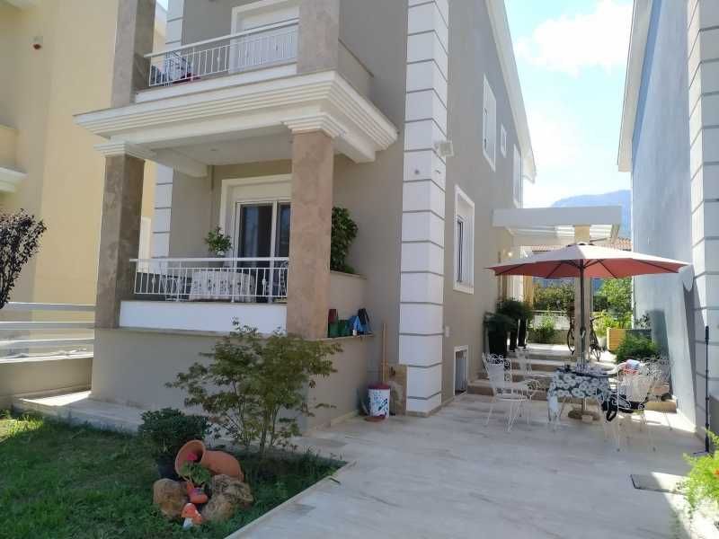 Продава 2 ет. къща 135 м2 и двор 265 м2 в Ставрос, Гърция