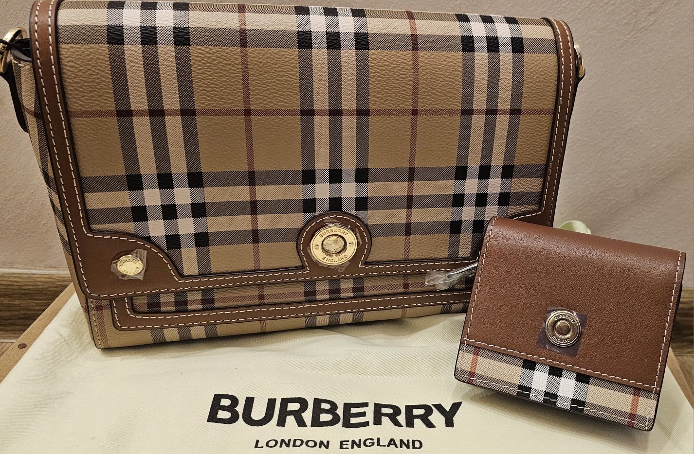 Burberry уникални дизайнерски чанти