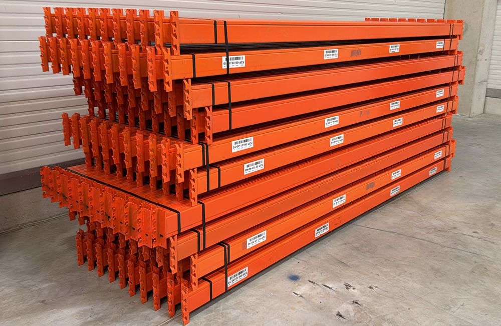 Stoc de rafturi metalice industriale reglabile