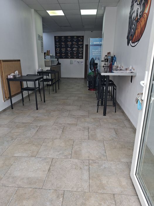 Închiriez spațiul comercial