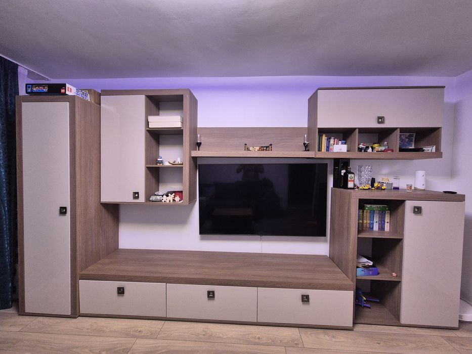 Vand mobila living