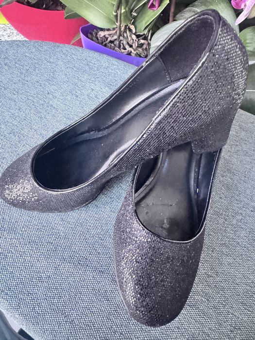 Pantofi cu toc groa marimea 37