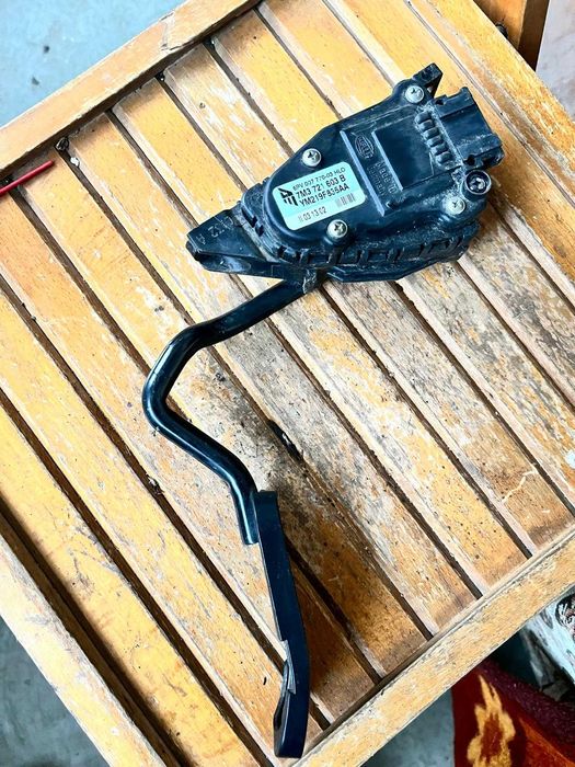 REDUCERE Pedala acceleratie Volkswagen Sharan cod 7M3 721 603 B