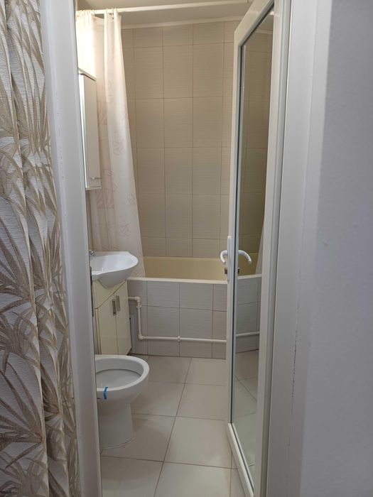 Închiriez apartament