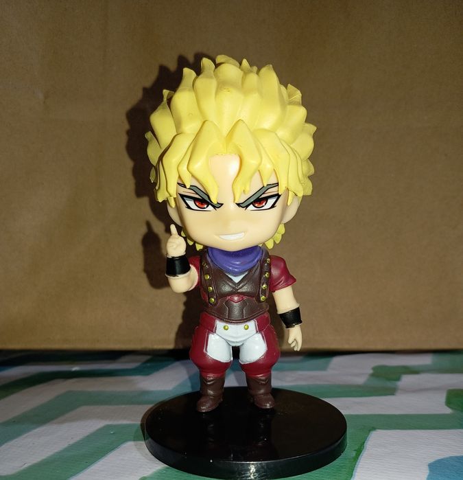 Аниме фигурки в хорошем состоянии