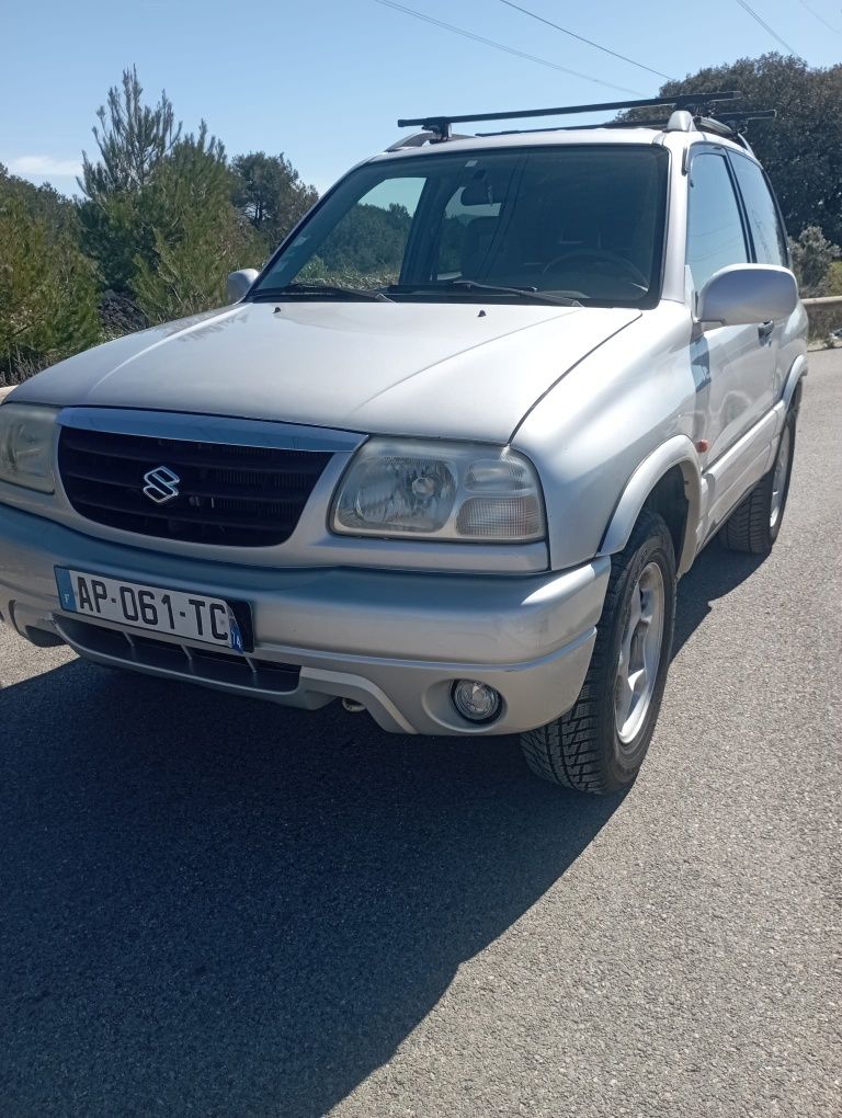 Vând  Suzuki Grand Vitara 1.6 16V