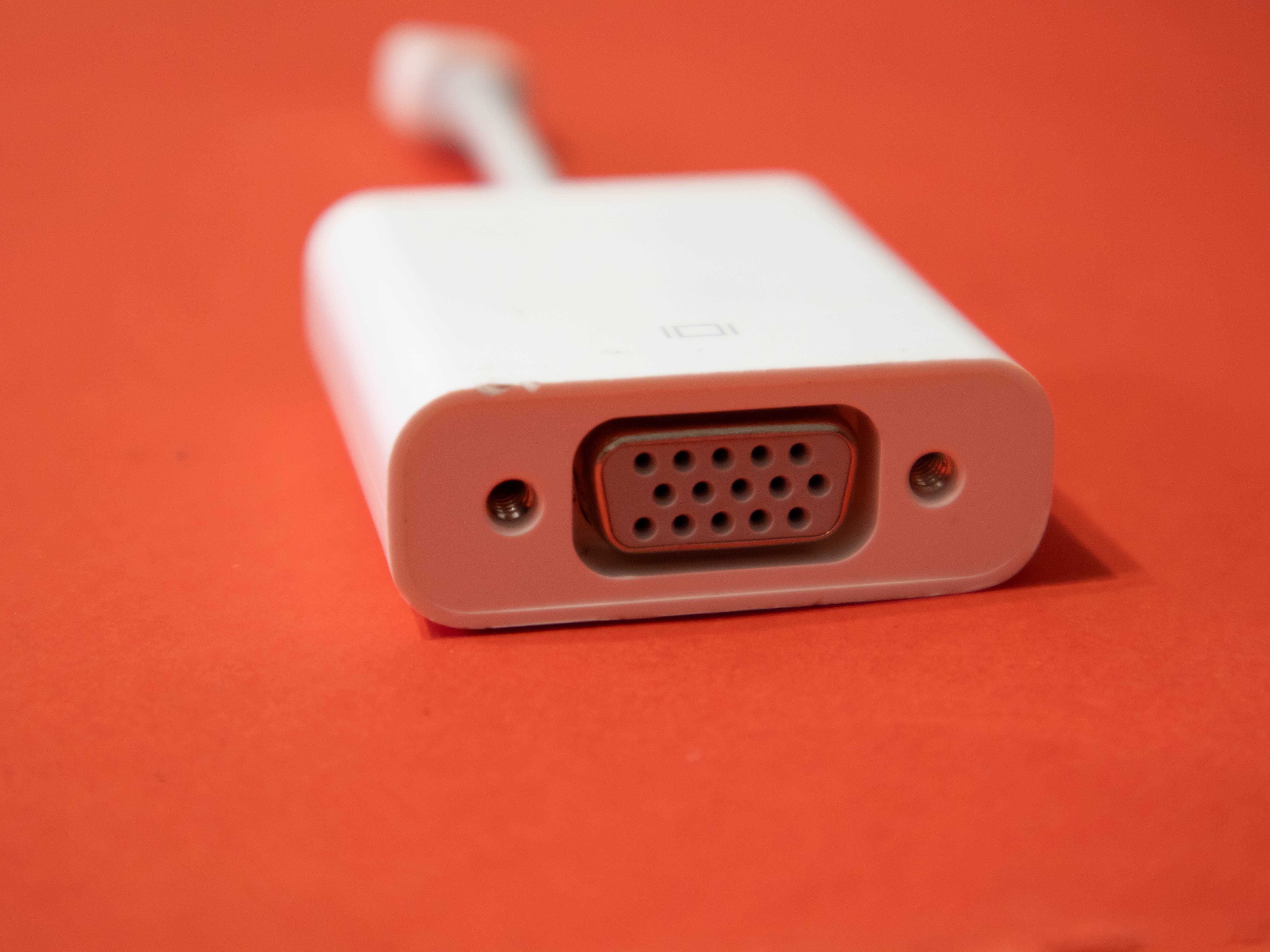 Mini DisplayPort (Thunderbolt) към VGA адаптер Apple A1307