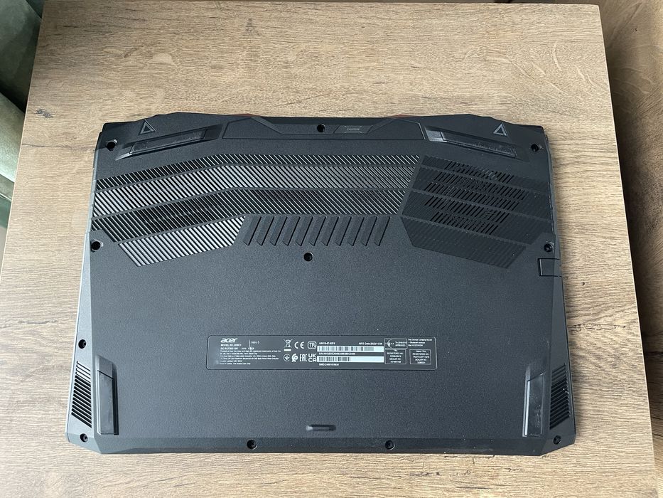 Vand Laptop Nitro 5 + cooler