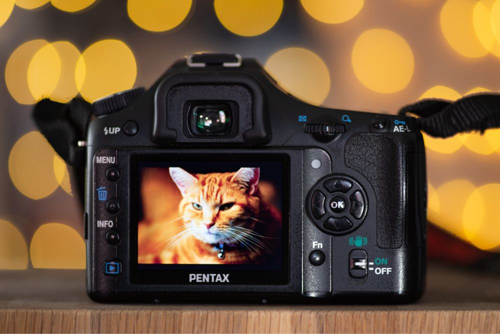 Pentax K200D фотоапарат + два обектива и аксесоари Пентакс