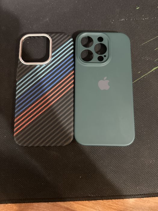 Продам два чехла на айфон 14 про карбон (то есть пластик) и силикон