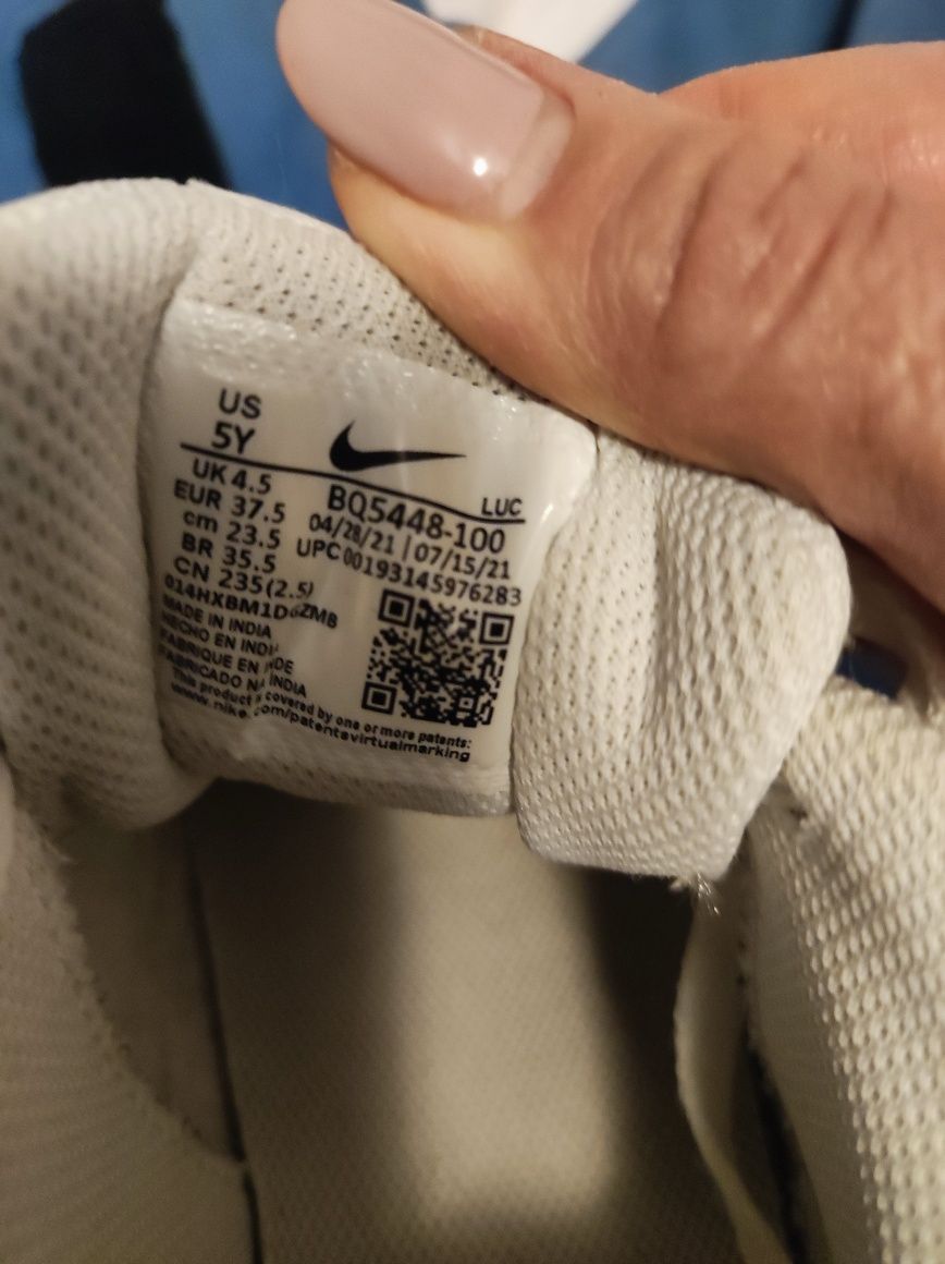 Adidași Nike mărimea 37,5
