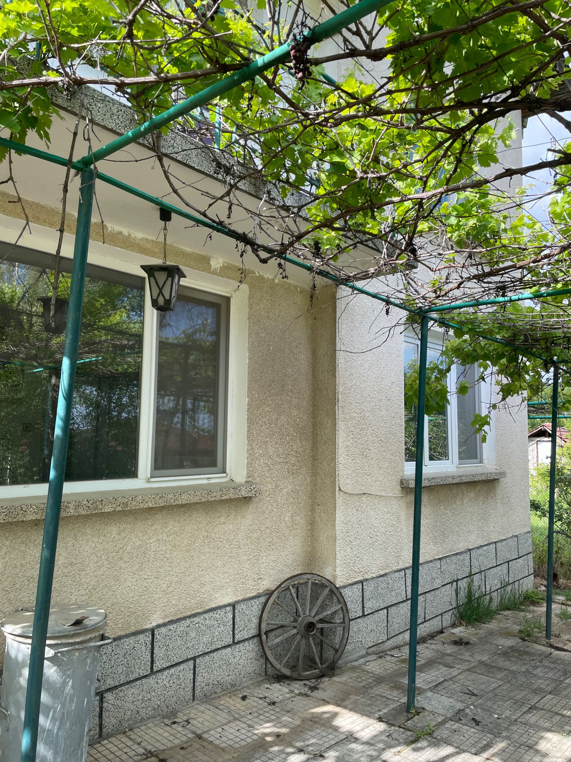 Две големи къщи в делим парцел. Малка Верея , Стара Загора