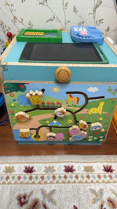 Продам детскую развивающую игрушку БИЗИКУБ