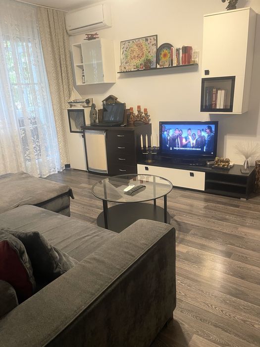 Inchiriez apartament 2 camere ultracentral, mobilat si utilat modern.