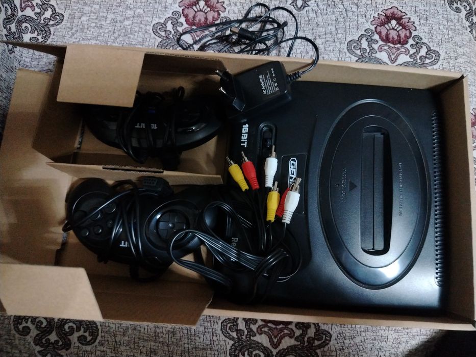 Sega 16 Bit почти новая, использовалась всего один раз.
Полный комплек