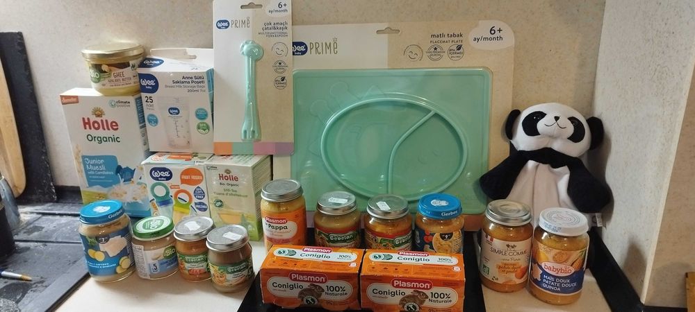 Продавам нови бебешки пюрета и аксесоари за хранене