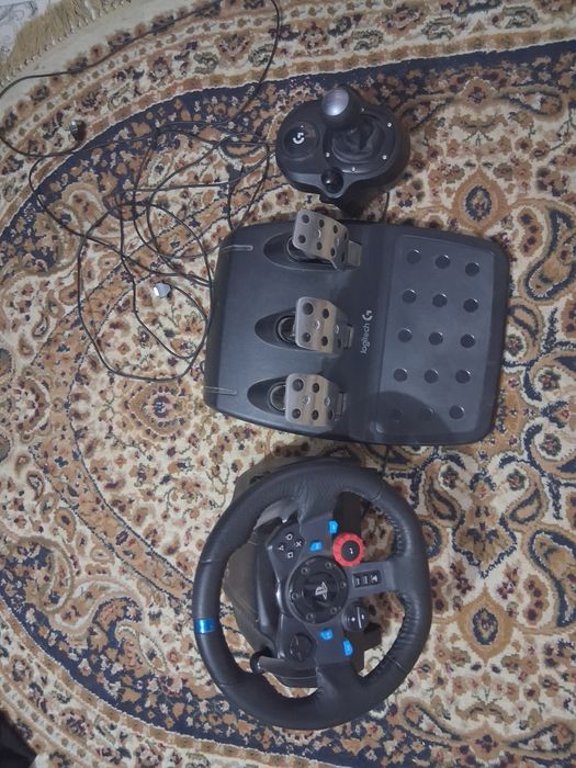 Vand ps4 cu volan gaming g29 si schimbator