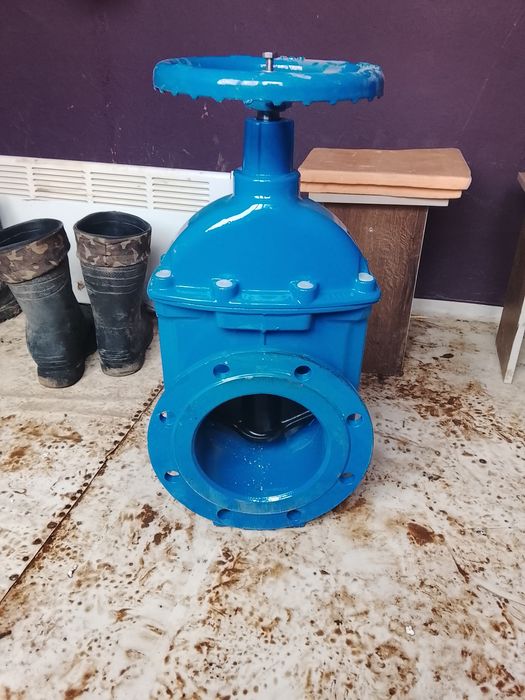 Клиновая задвижка на 200