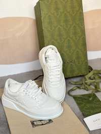 Papuci/ sneakers Gucci albi