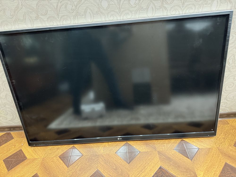 Продаю почти новый оргинальный LG 60 телевизор в идеальном состаяние