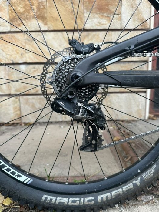 Продавам Santa Cruz v10 2019