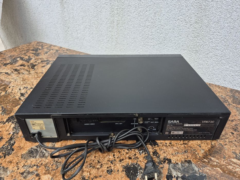Vand video marca Saba model VR-6730,made in Germany 

- video casett