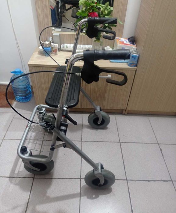 Rolator pliabil cu 4 roti