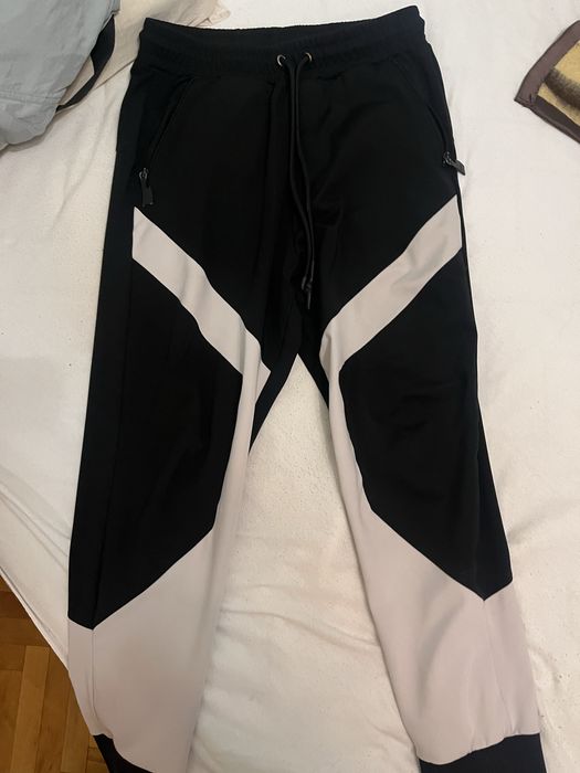 Продавам дрехи на Luda и на Nike.