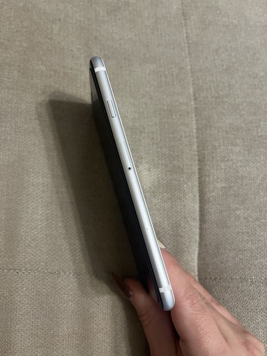 IPhone SE 2020 отлично състояние