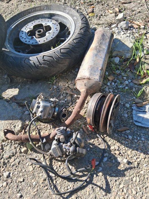 Продавам части за скутер