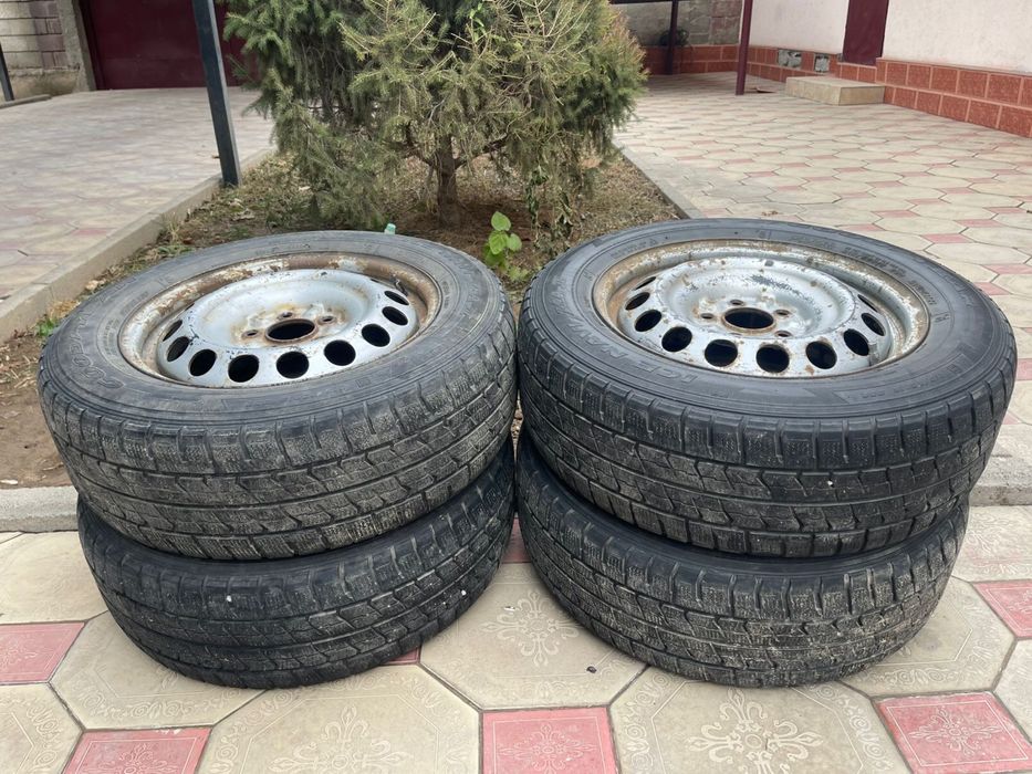 Продам зимние шины с дисками 215/60/16 ice blazer