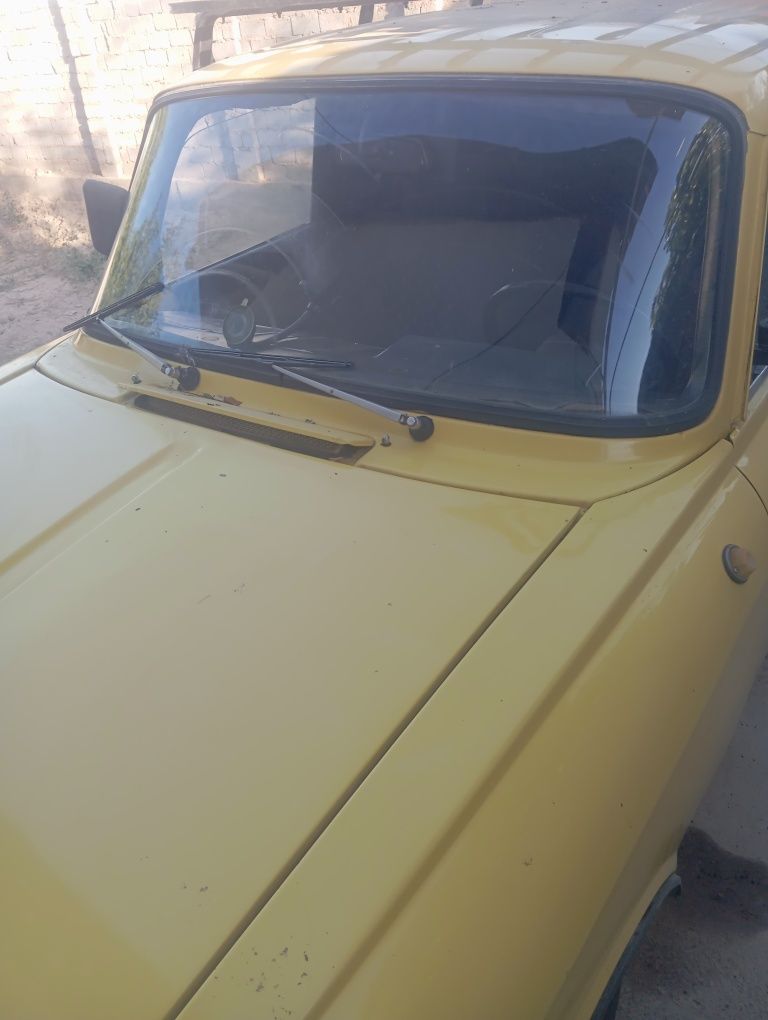 Sariq kombi va tirkama sotiladi