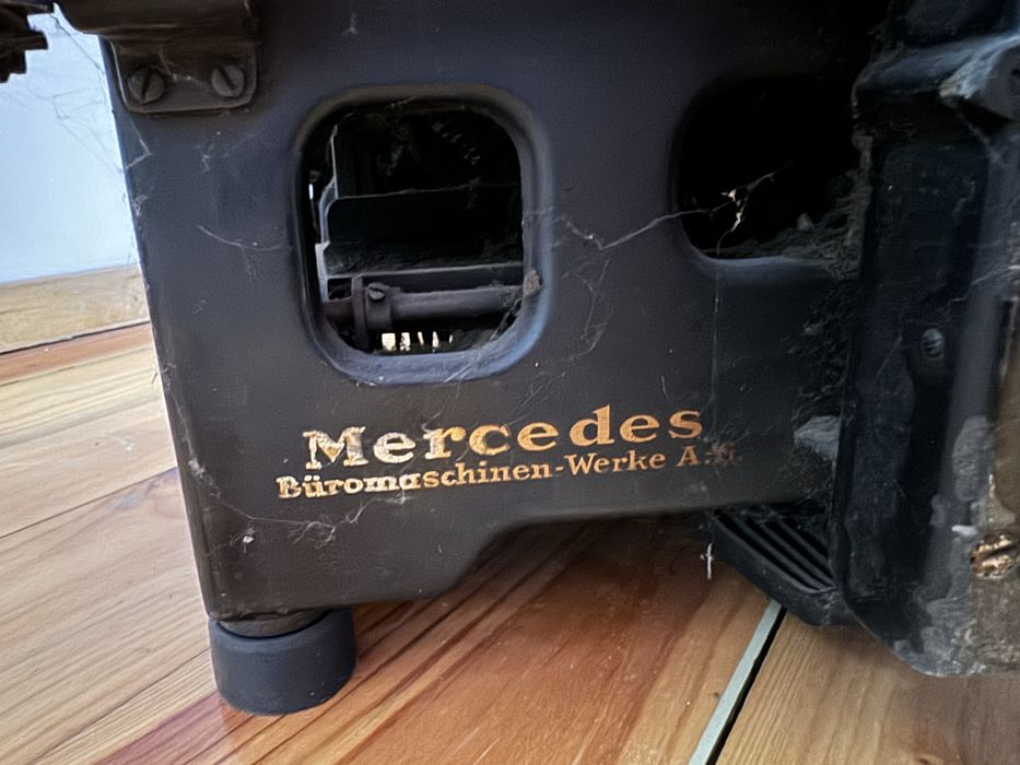 Ретро пишеща машина Mercedes