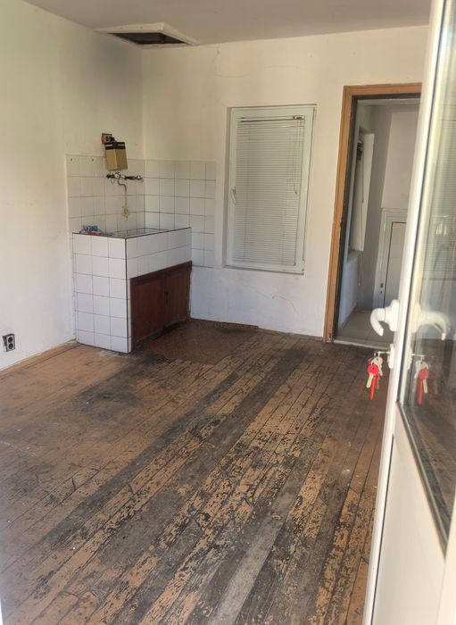 Самостоятелна двуетажна къща в Севлиево