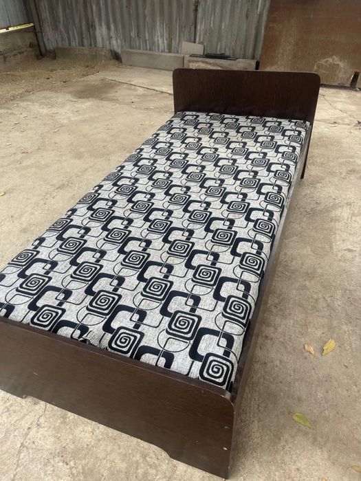 Кровать БУ продам