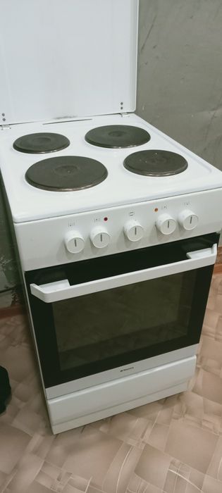 Продам электроплиту фирмы "Hansa"