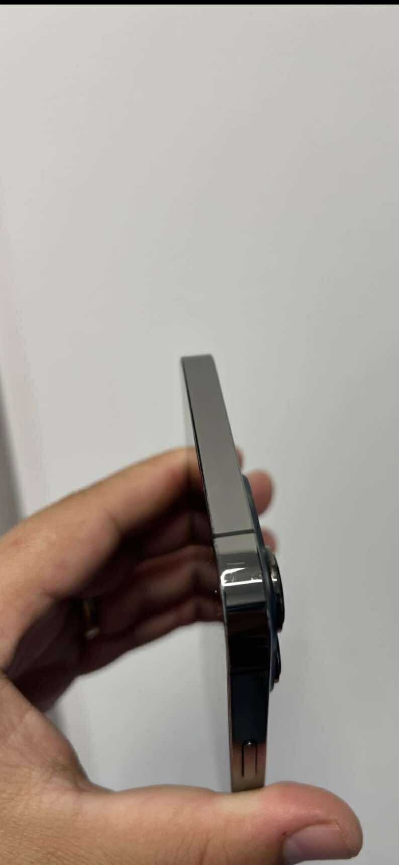 Vând iPhone 13 pro max în stare impecabila