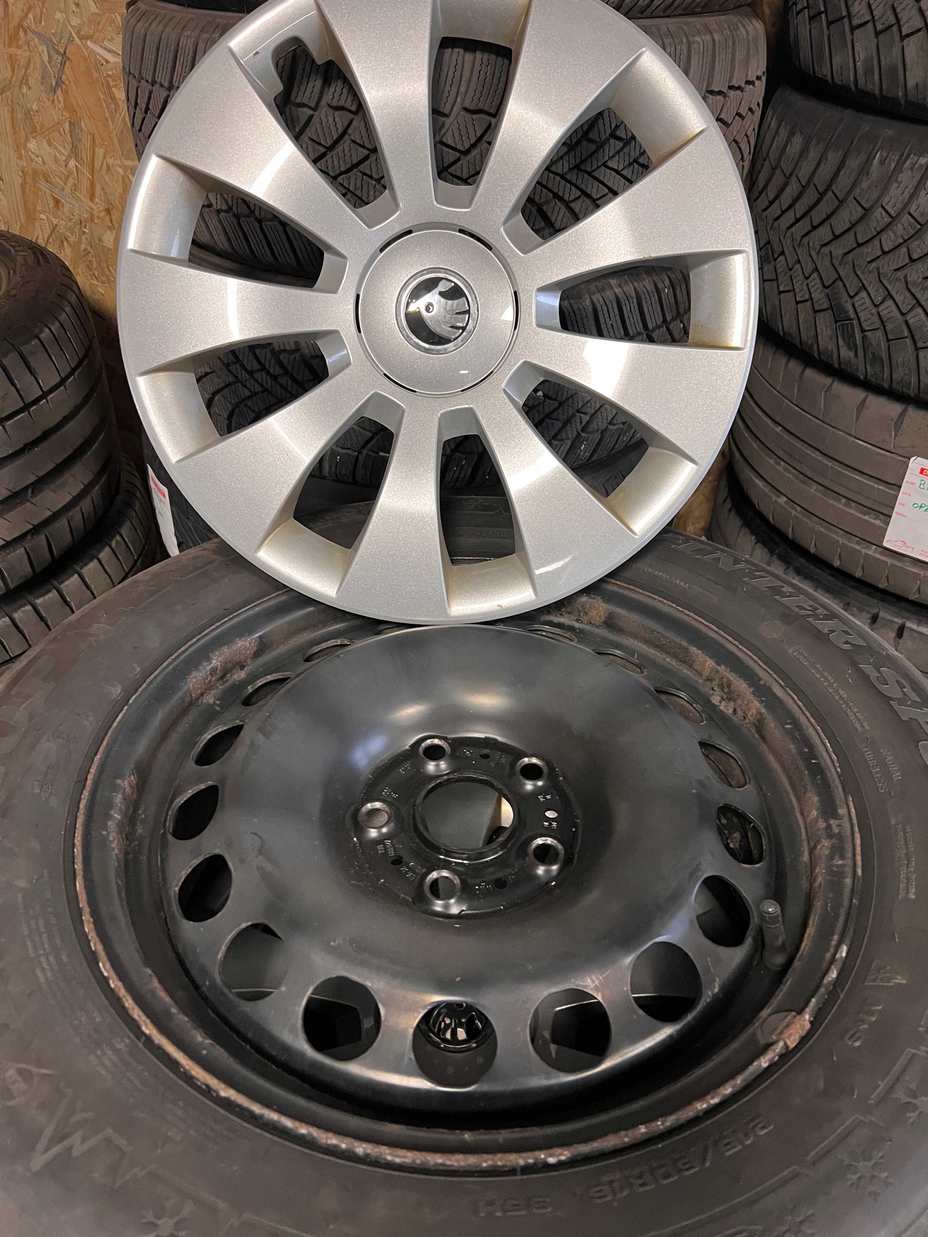 Jante tabla R16  cu anvelope de  iarna 215/60R16 si capace SKODA