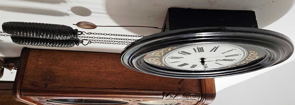 Ceas taranesc cu pendul si 2 greutati