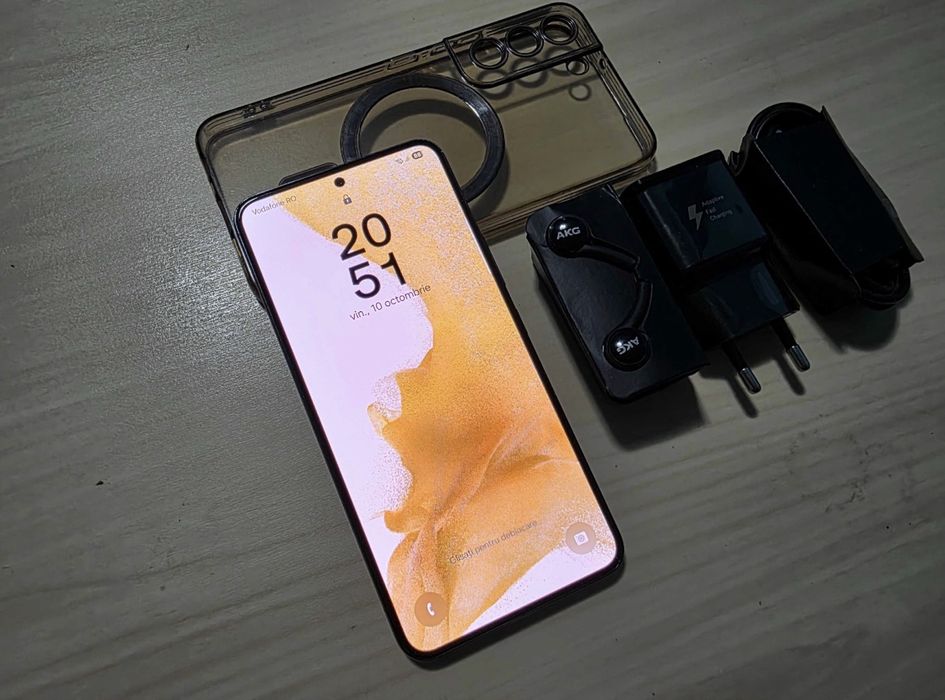 Samsung S22 • 256 GB  memorie • Liber Retea