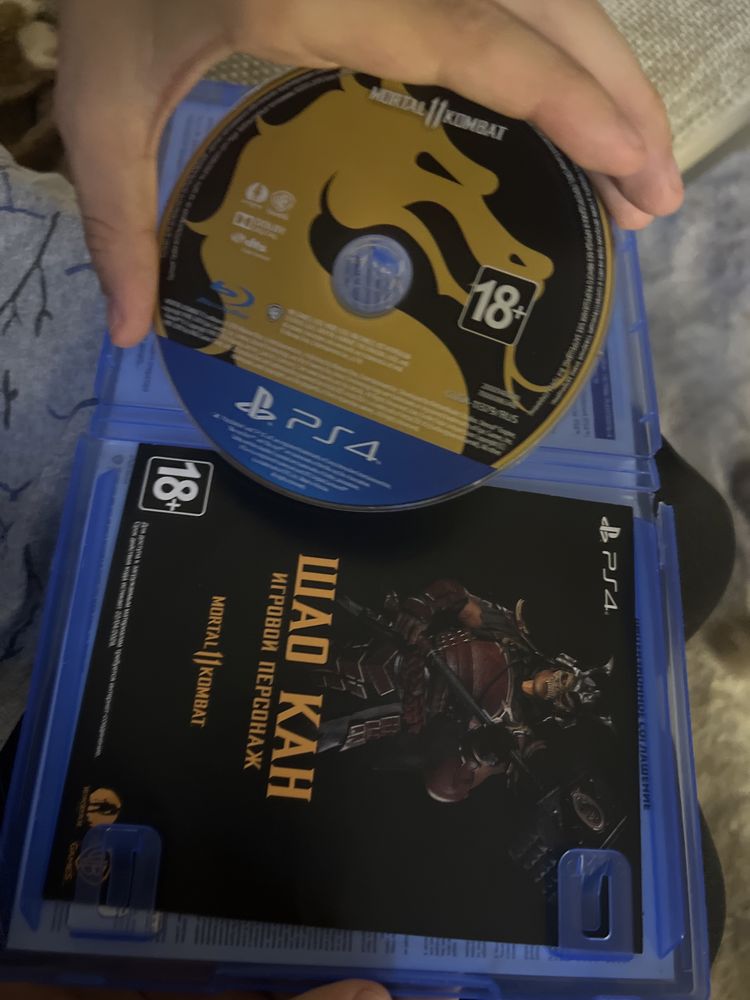 Обменяю игру Ps 4 мортол комбат на UFC